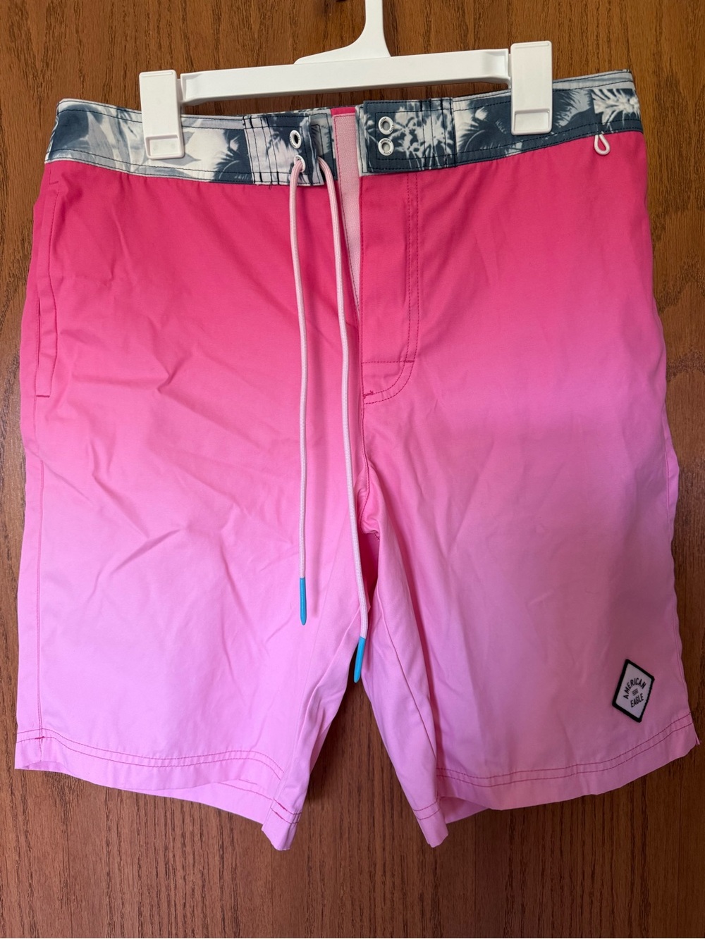 American Eagle Pink Ombré Board Shorts Men’s Size Medium NWT